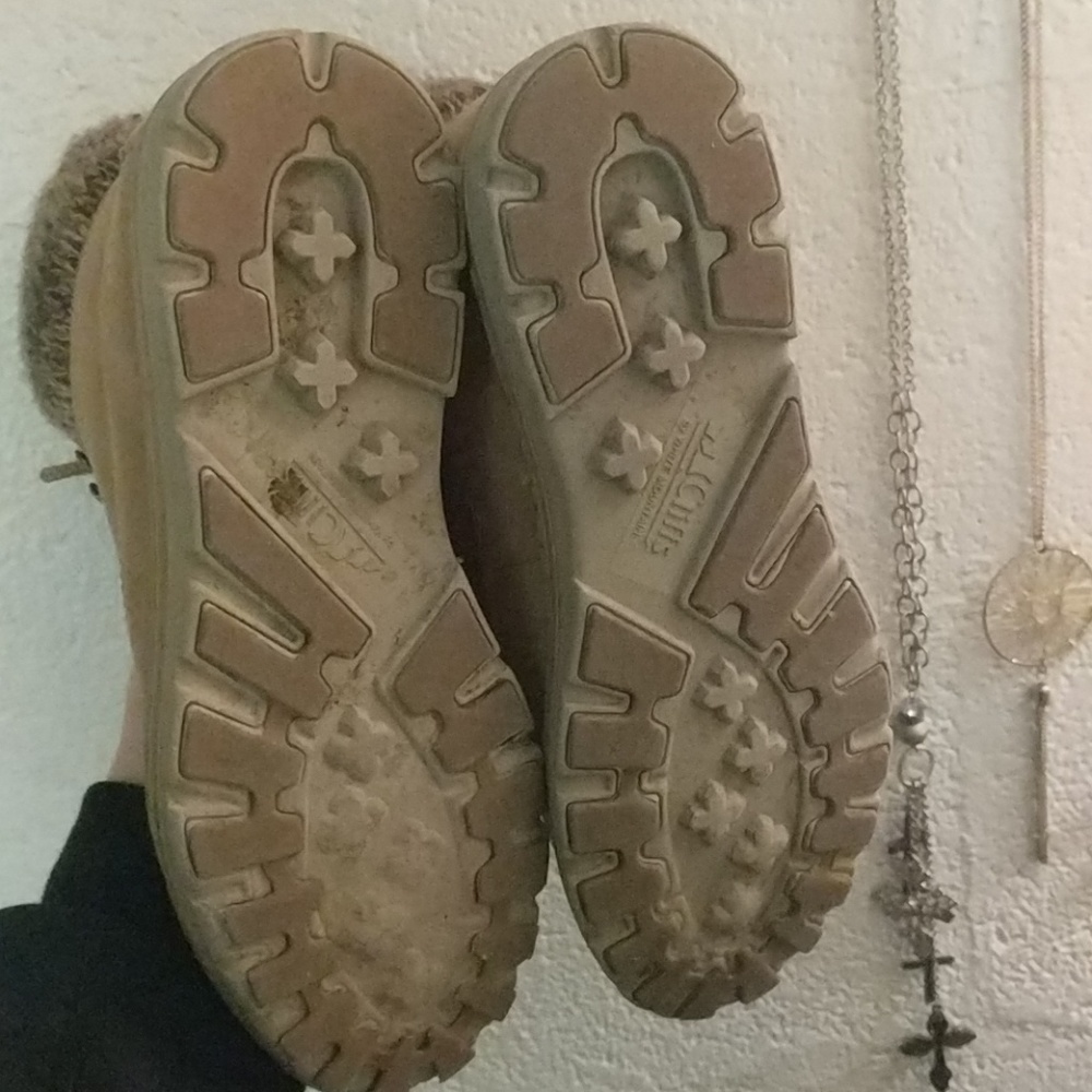 Boots - Picture 4 of 4